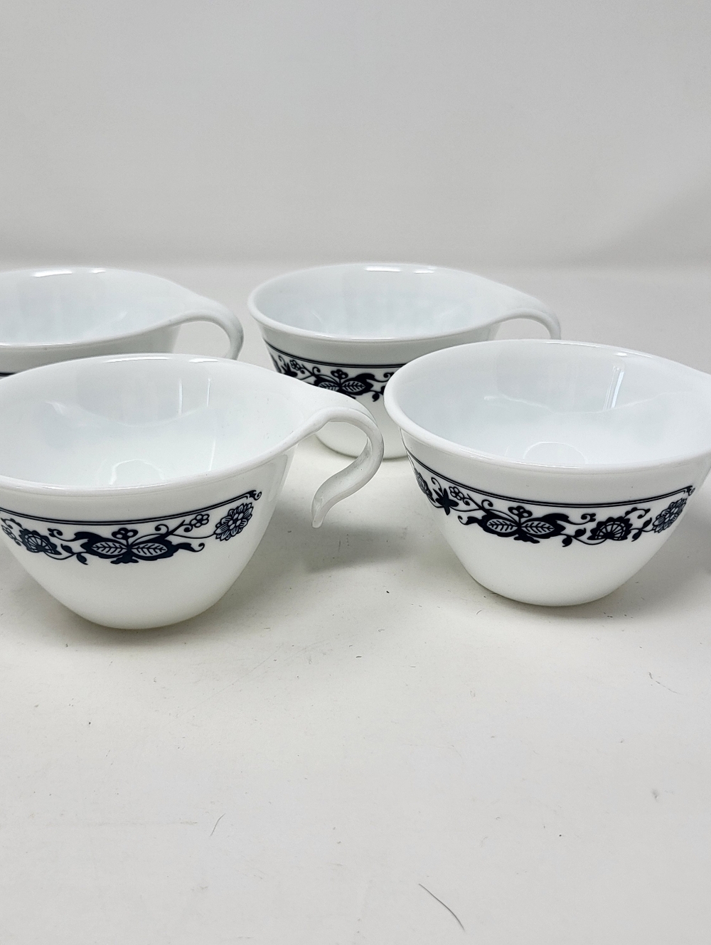 Corelle‎ Old Town Blue Onion Tea Cups Creamer Set of 4 Blue White Vintage